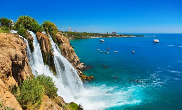 UK Travelers Coming to Antalya for Hair Transplants and Vacation