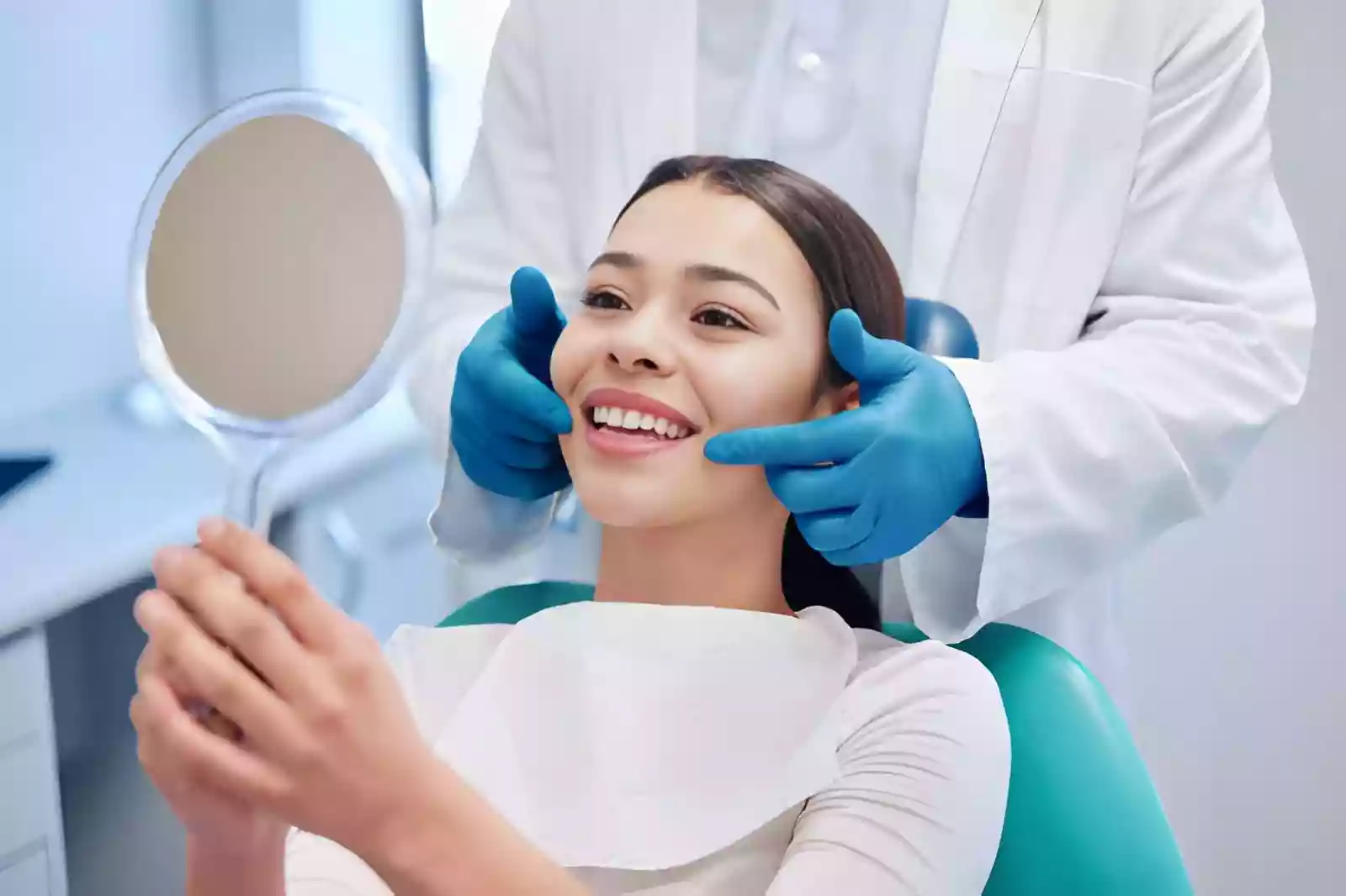 Wisdom Teeth Removal clinical examination in Antalya