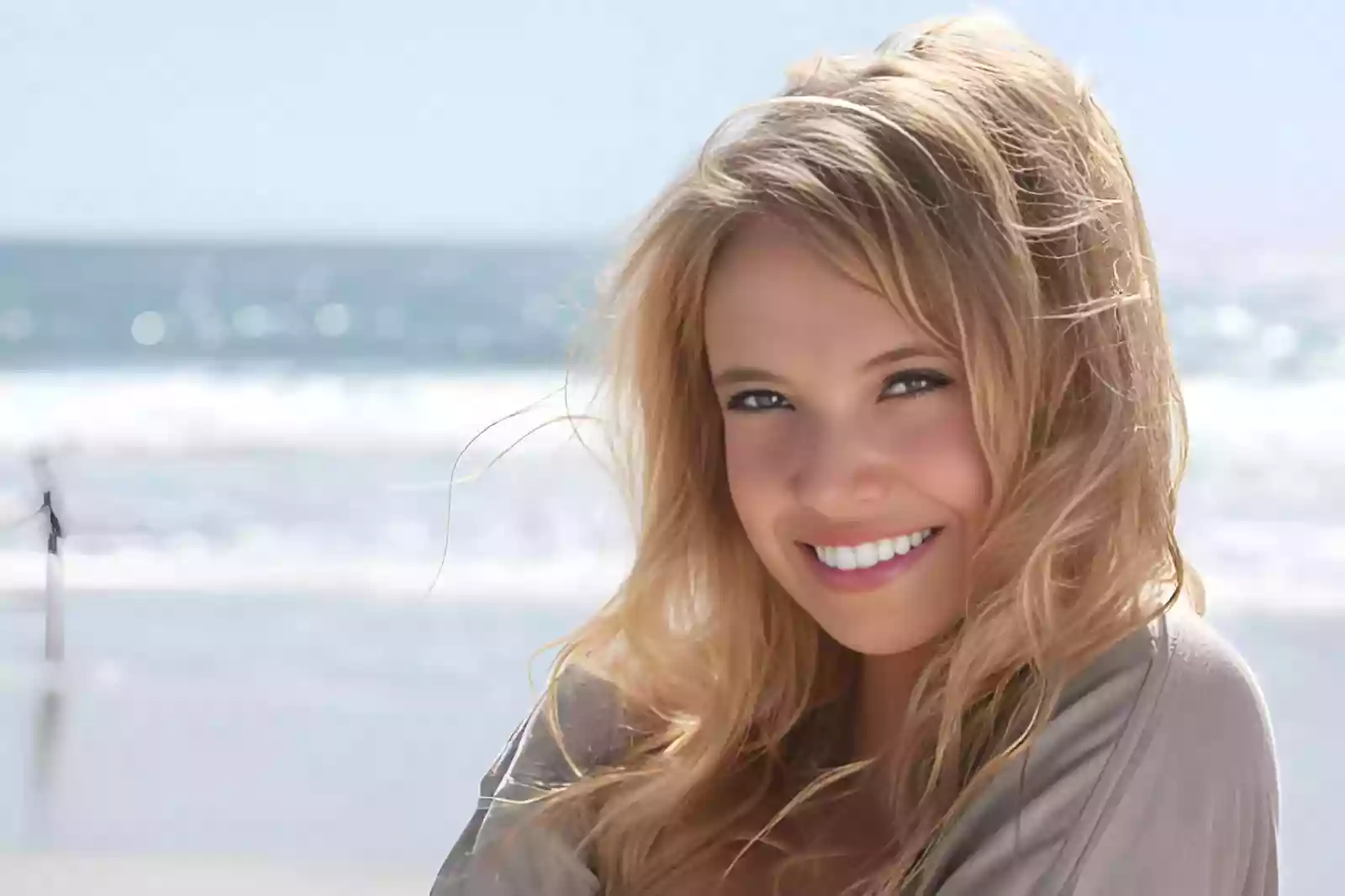 Hollywood Smile in Antalya veneers and cosmetic dentistry